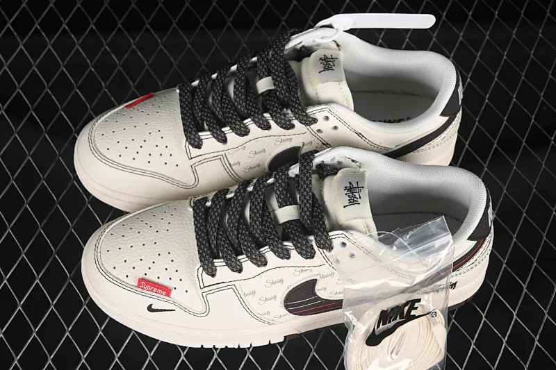 All categories Nk SB Dunk Series Nk SB Dunk Low High-end customized low-top sneakers Nike SB Dunk Low Stusi co-branded double spelled red line Anniversary high-end customized low-top casual sneakers XS6089-536
